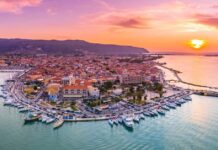 Vacanță în Lefkada: Top Plaje, Atracții și Taverne în Insula Grecească | Ghid 2024 Lefkada-Town-Main